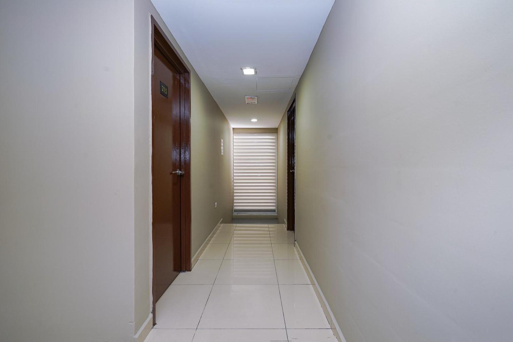 Oyo 90100 Gateway 2* Bangi