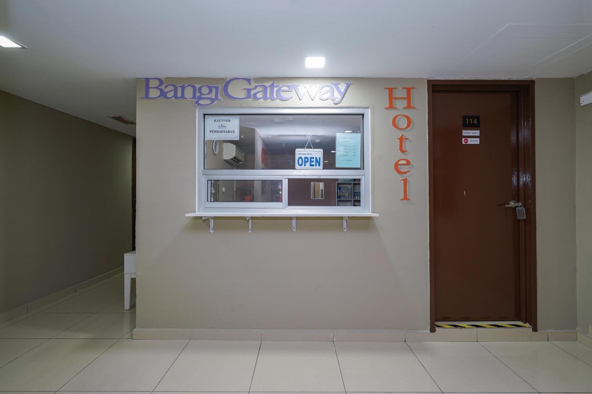 Oyo 90100 Gateway Hotel 2*