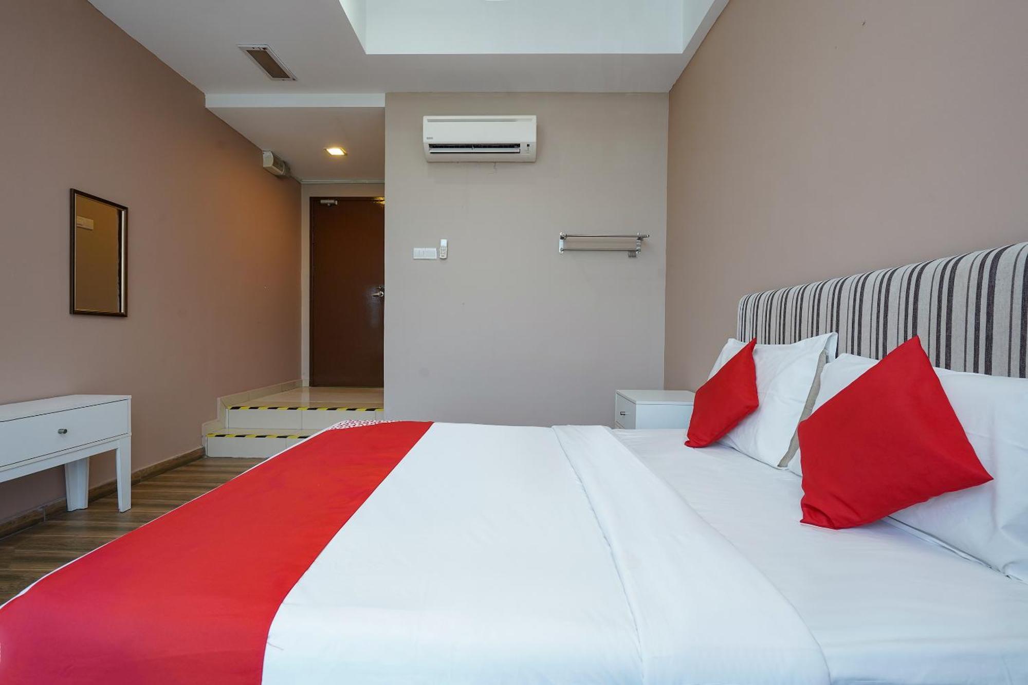 Hotel Oyo 90100 Gateway 2*