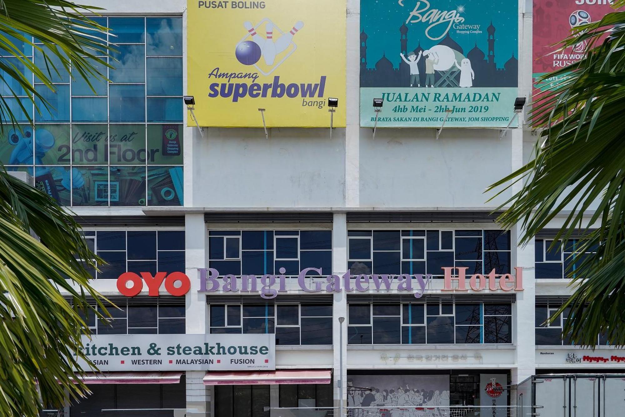 Oyo 90100 Gateway 2* Bangi