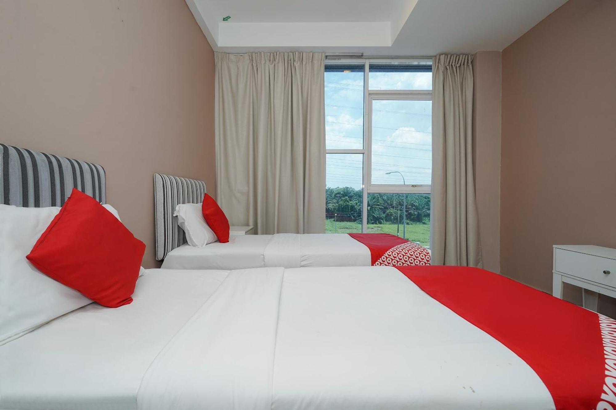 Oyo 90100 Gateway Hotel