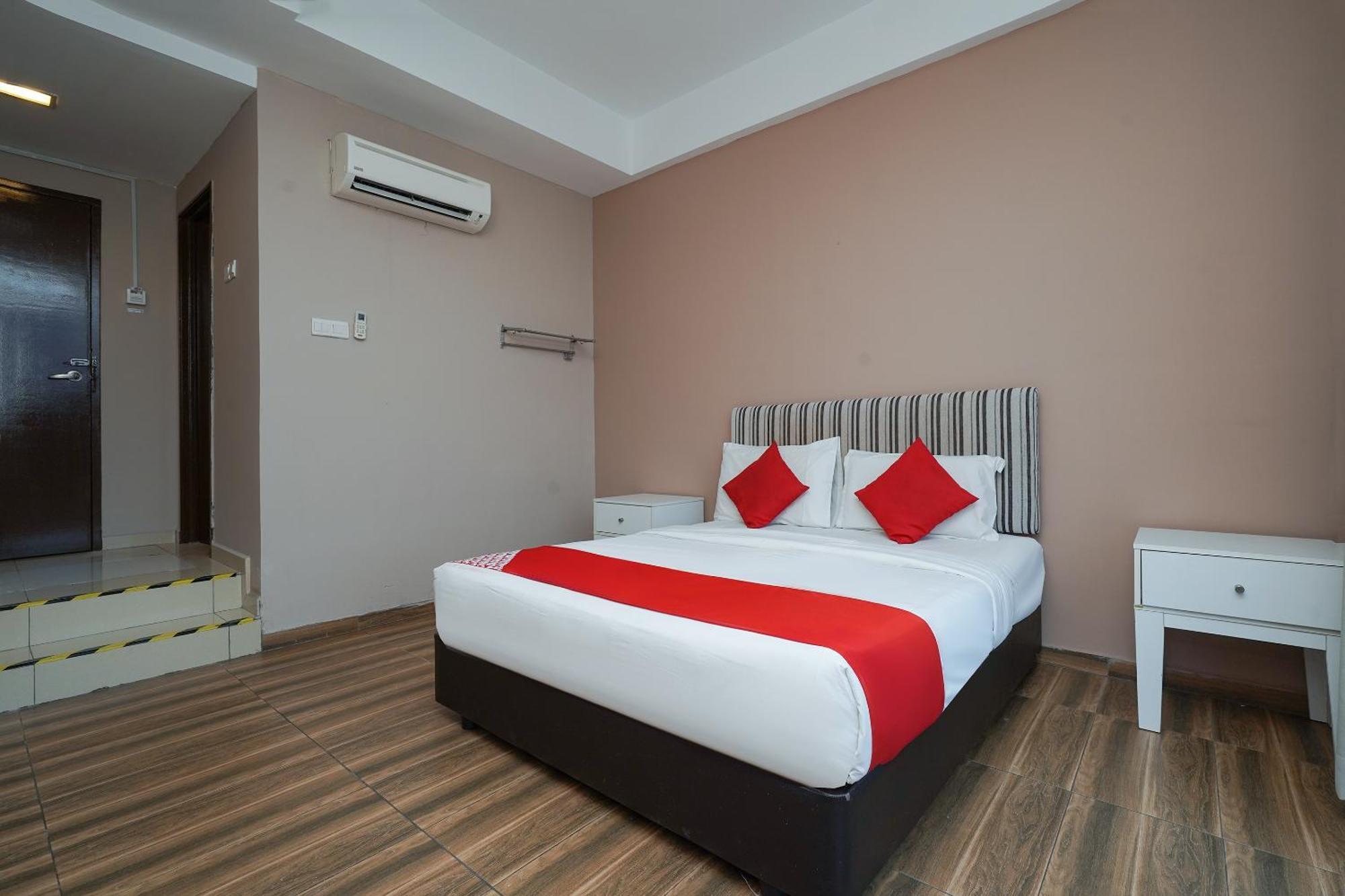 Hotel Oyo 90100 Gateway 2*