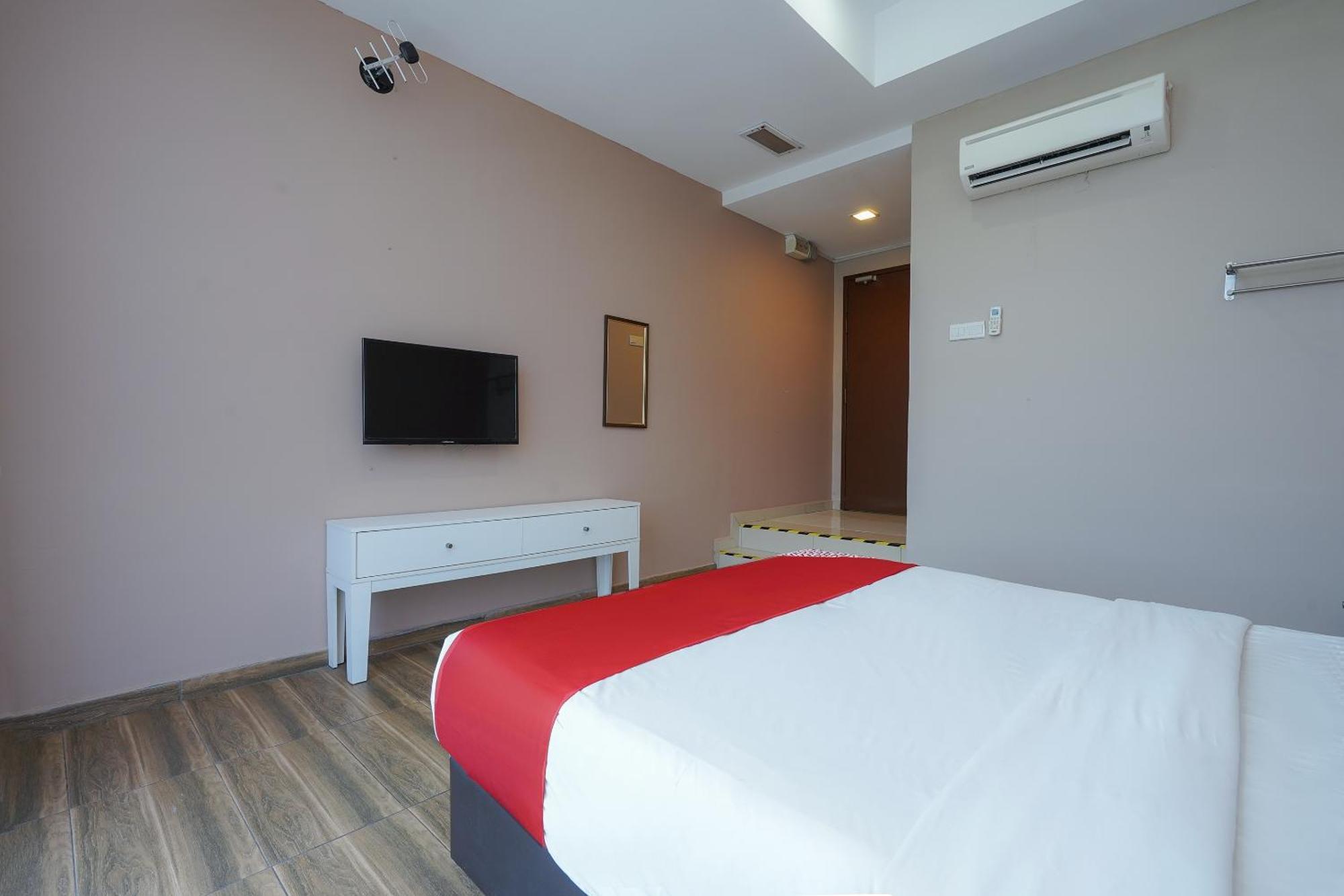 Oyo 90100 Gateway Hotel Bangi