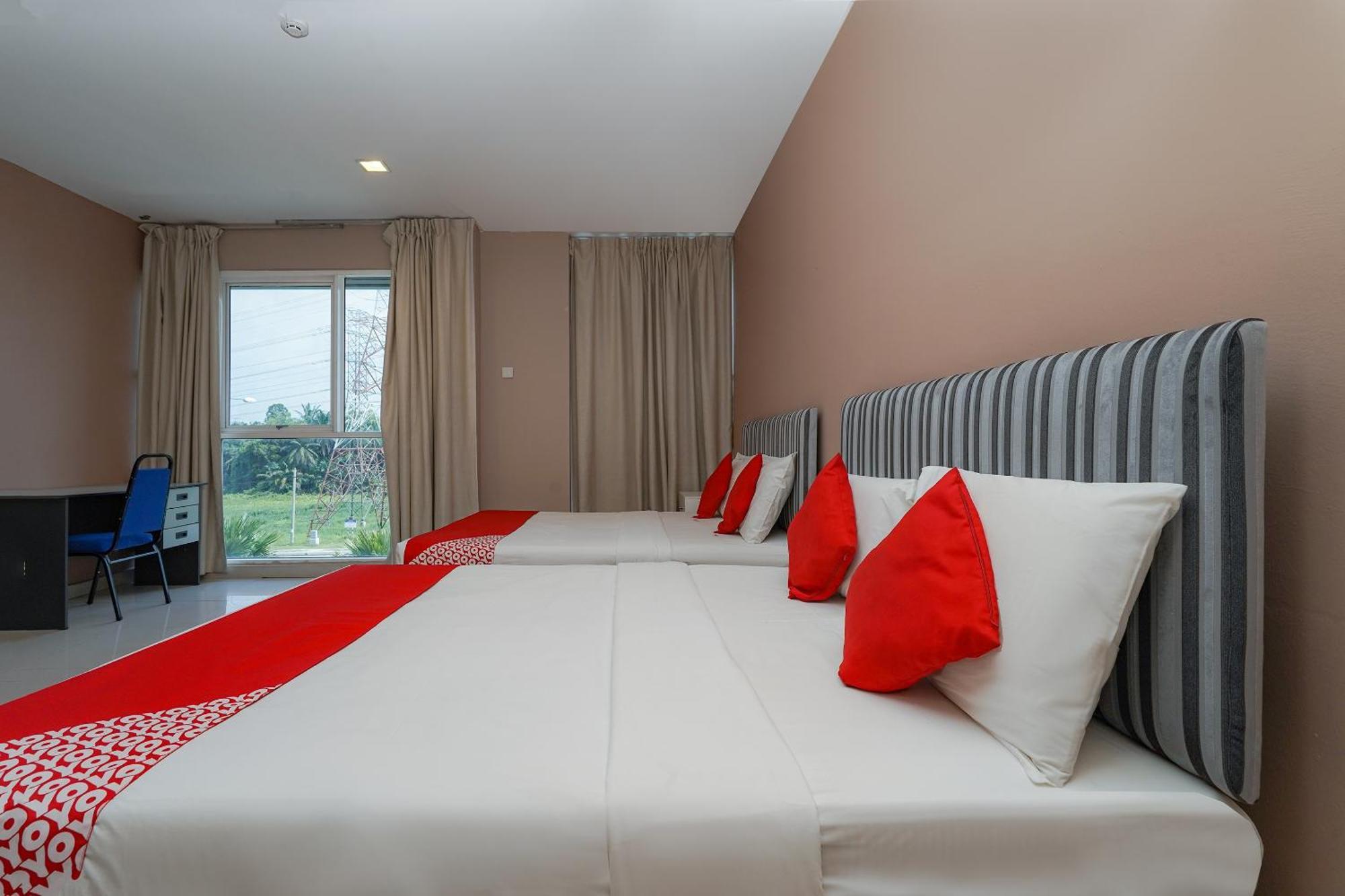 Oyo 90100 Gateway Bangi