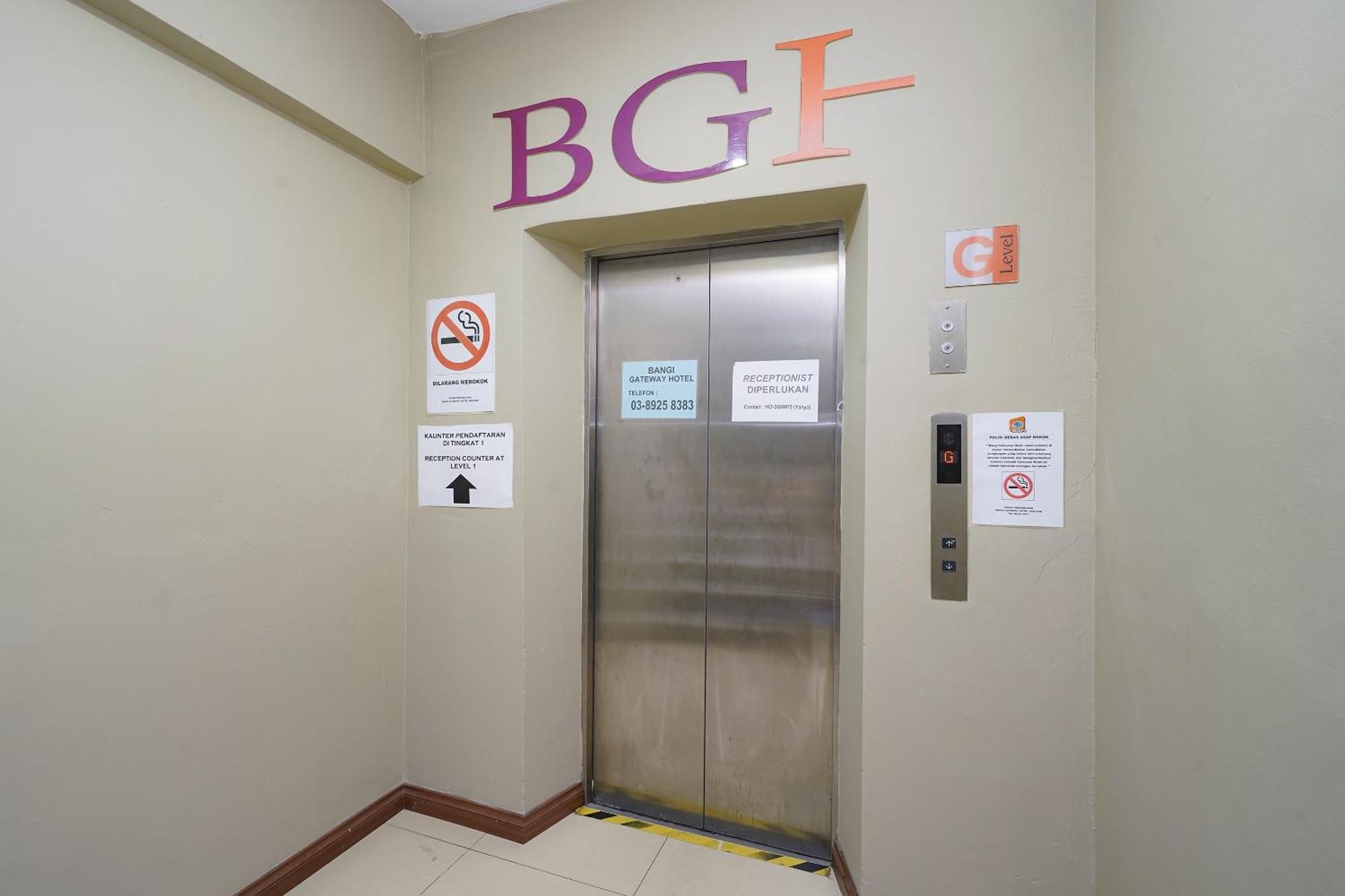 Oyo 90100 Gateway 2* Bangi