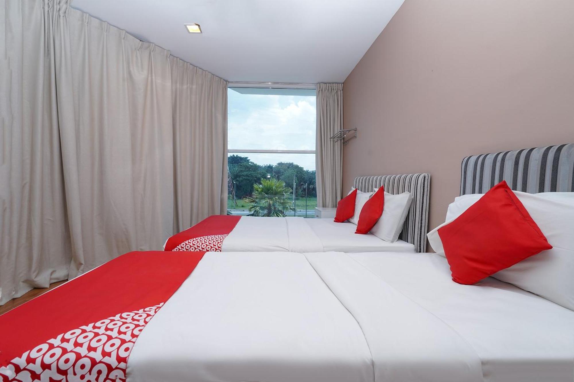 Oyo 90100 Gateway Hotel