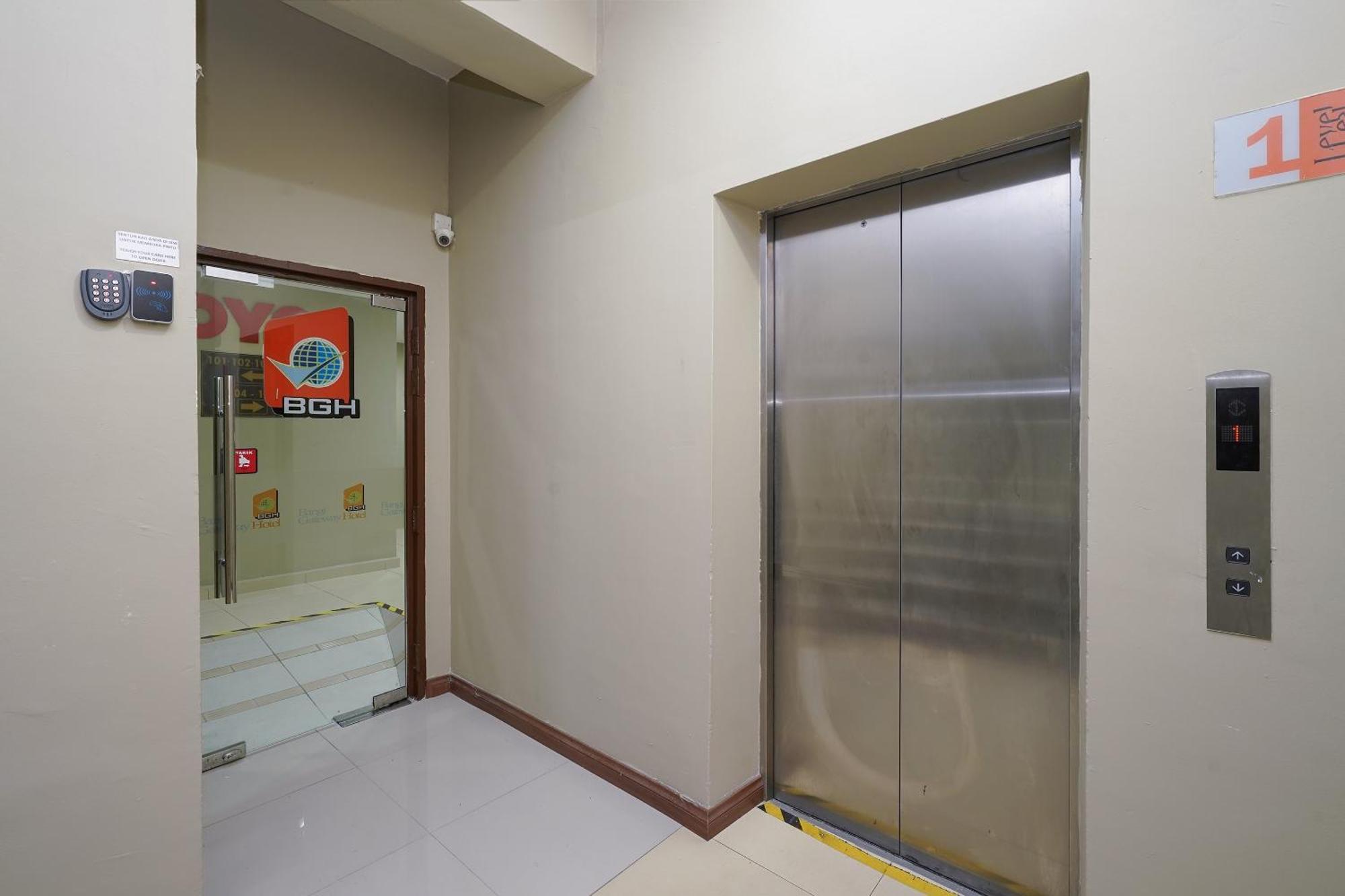 Oyo 90100 Gateway Bangi