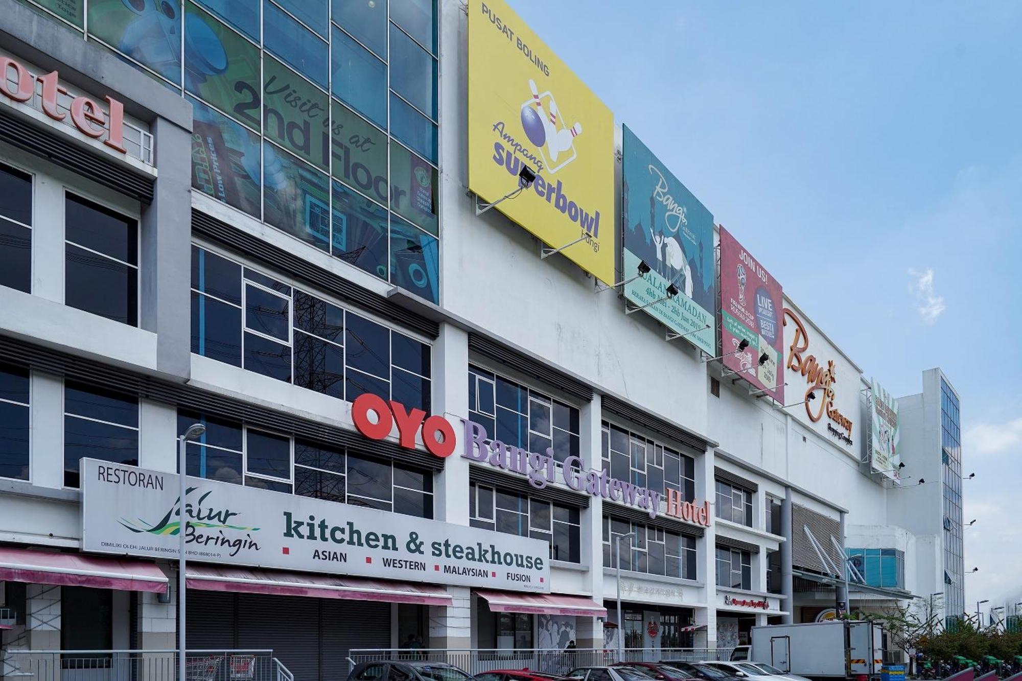 Oyo 90100 Gateway Hotel 2*