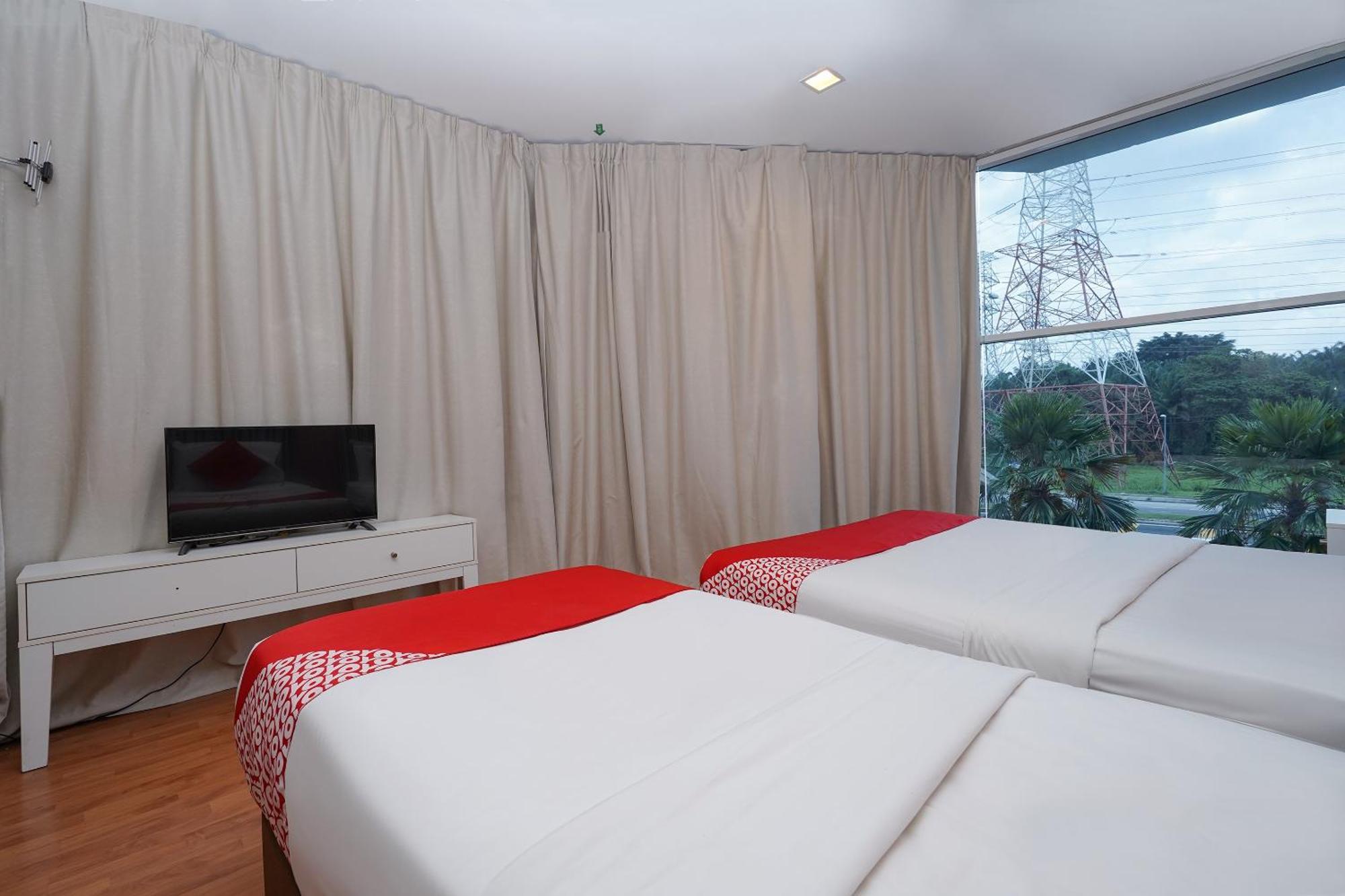 Oyo 90100 Gateway Hotel
