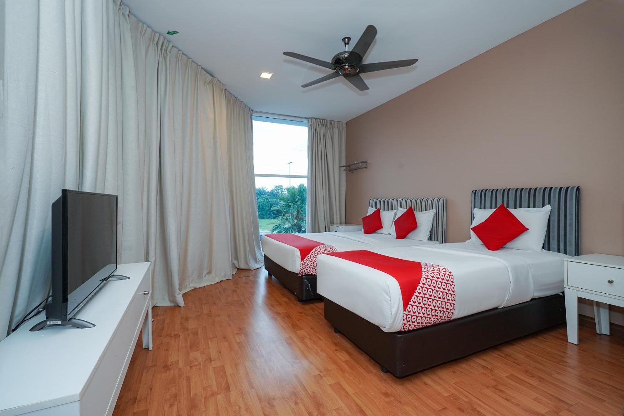 Oyo 90100 Gateway Hotel Bangi